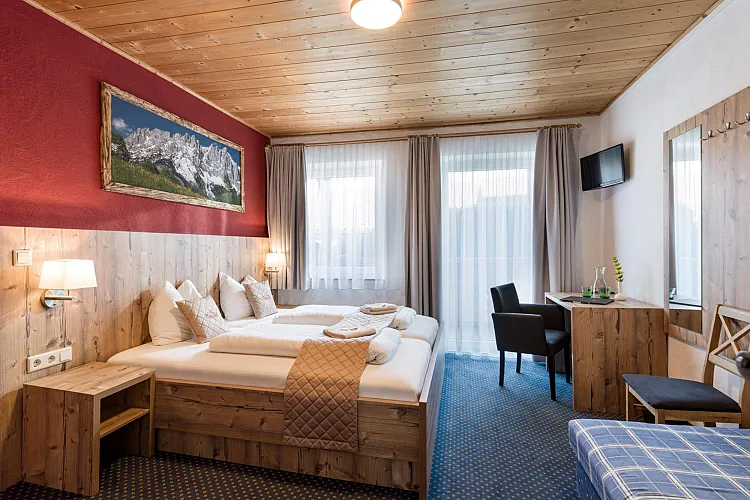 haus_tirol_comfort_dreibettzimmer_zimmer_3.jpg